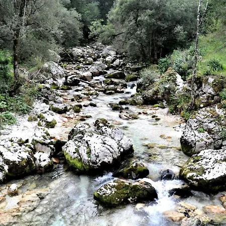Inviting For A Vacation In The Stunning Setting Of Soca, Slovenia Dom wakacyjny *